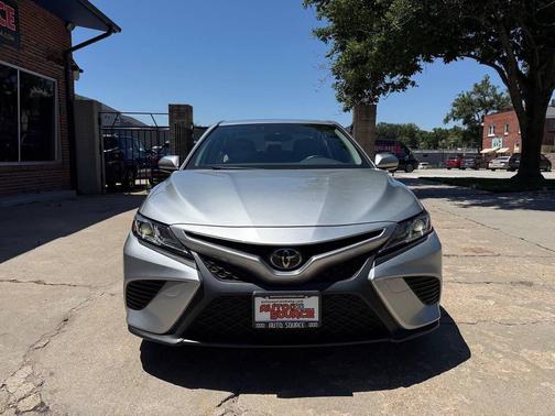 Celestial Silver Metallic 2018 Toyota Camry SE