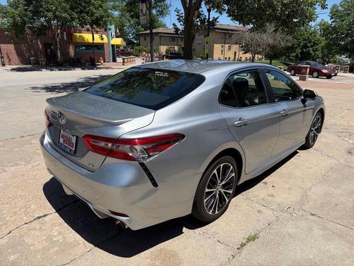 Celestial Silver Metallic 2018 Toyota Camry SE