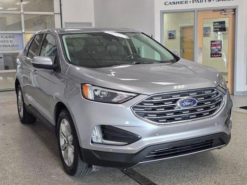 Iconic Silver Metallic 2024 Ford Edge Titanium