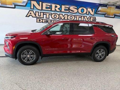 Radiant Red Tintcoat 2026 Chevrolet Traverse LT