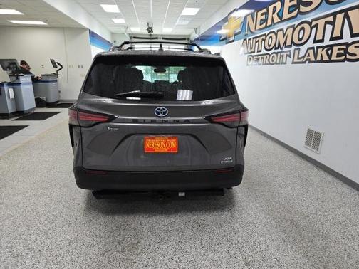 2022 Toyota Sienna XLE 8 Passenger