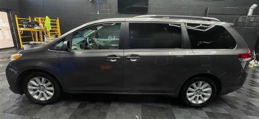 2013 Toyota Sienna LE