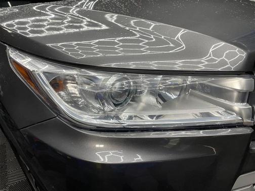 Brown 2018 Toyota Highlander SE/XLE
