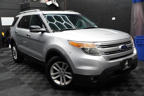 Ingot Silver Metallic 2013 Ford Explorer XLT