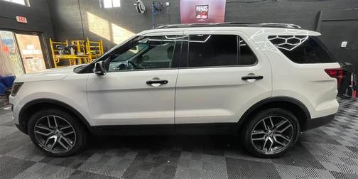 White 2017 Ford Explorer sport