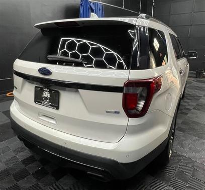 White 2017 Ford Explorer sport