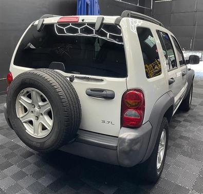White 2004 Jeep Liberty Sport