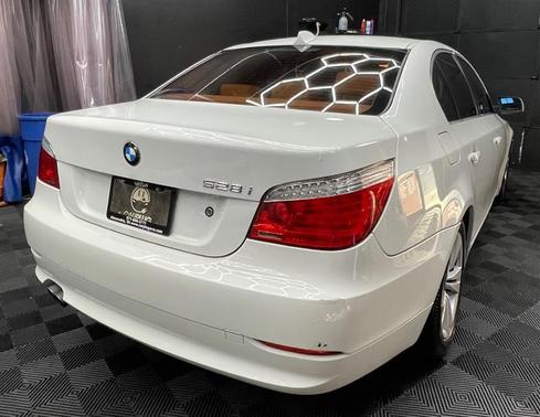 White 2010 BMW 528 i