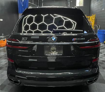 2023 BMW X7 M60i