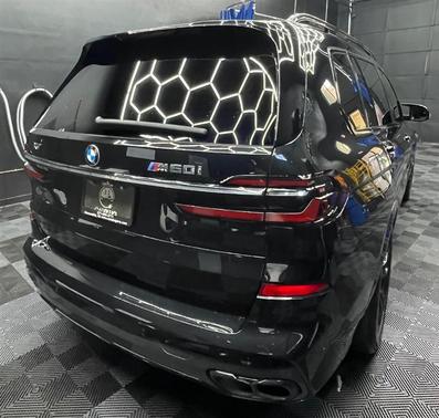 2023 BMW X7 M60i