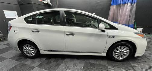 White 2012 Toyota Prius Plug-in