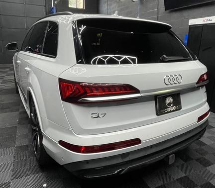 Glacier White Metallic 2020 Audi Q7 55 Prestige