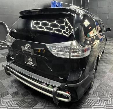Black 2015 Toyota Sienna SE