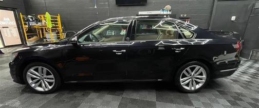 Deep Black Pearl Effect 2019 Volkswagen Passat 2.0T Wolfsburg