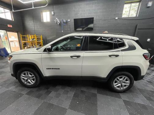 White 2018 Jeep Compass Sport