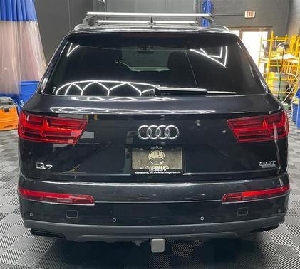 Orca Black Metallic 2017 Audi Q7 3.0T Prestige