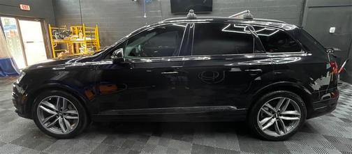 Orca Black Metallic 2017 Audi Q7 3.0T Prestige