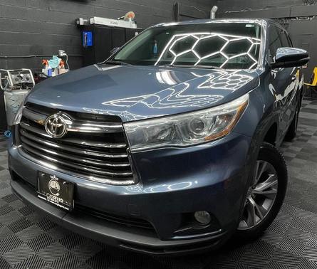 Blue 2015 Toyota Highlander LE