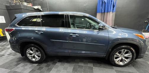 Blue 2015 Toyota Highlander LE