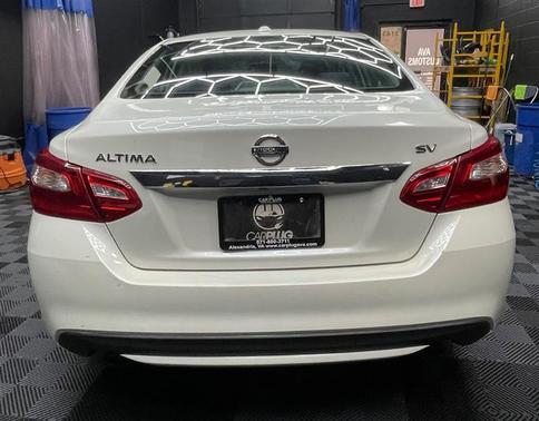 White 2017 Nissan Altima 2.5 SV