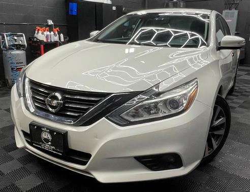 White 2017 Nissan Altima 2.5 SV