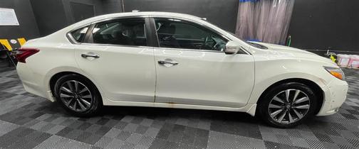 White 2017 Nissan Altima 2.5 SV