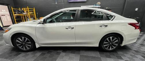 White 2017 Nissan Altima 2.5 SV