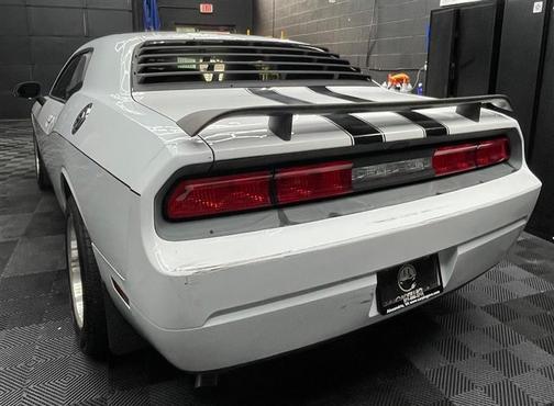 White 2013 Dodge Challenger SXT