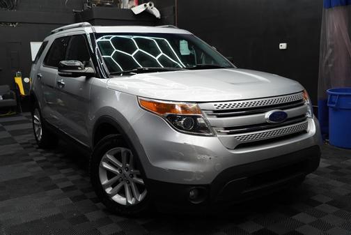 Ingot Silver Metallic 2014 Ford Explorer XLT