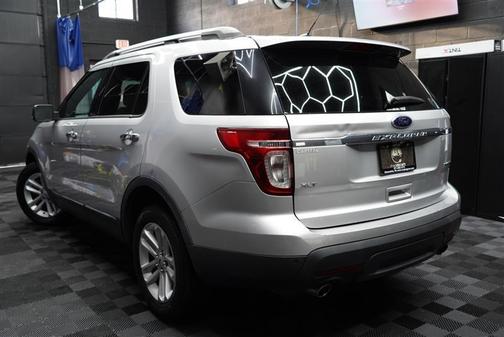 Ingot Silver Metallic 2014 Ford Explorer XLT