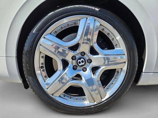 White 2014 Bentley Flying Spur Base