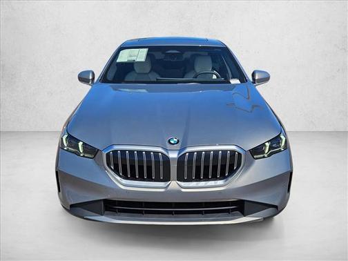 Oxide Grey Metallic 2026 BMW 530 530i