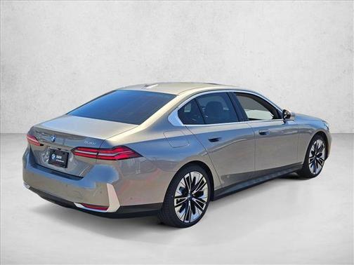 Oxide Grey Metallic 2026 BMW 530 530i
