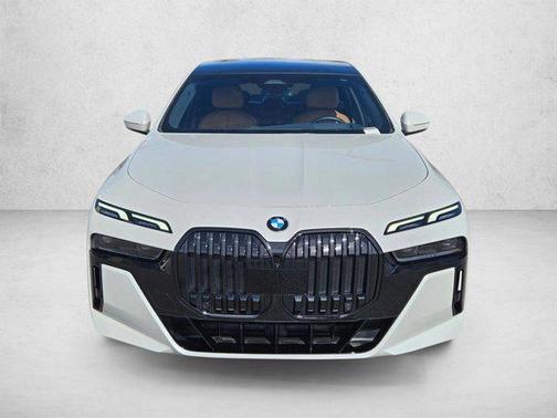 Mineral White Metallic 2023 BMW 740 i