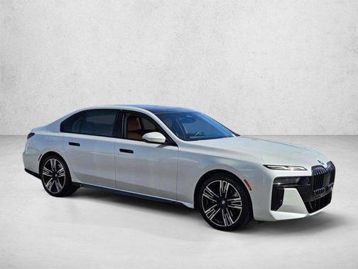 Mineral White Metallic 2023 BMW 740 i