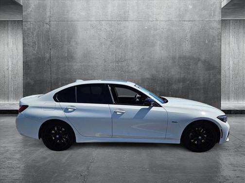 2022 BMW 330e Base
