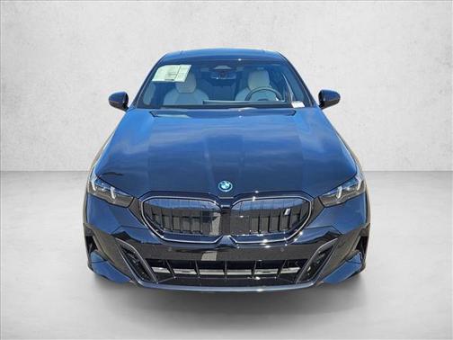 Black Sapphire Metallic 2026 BMW i5 xDrive40