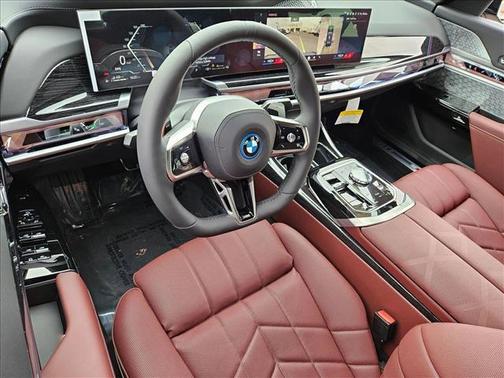 2026 BMW 750e i xDrive