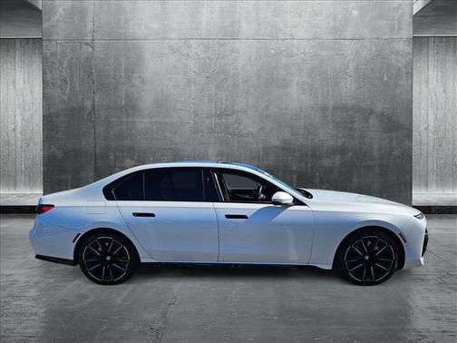 2024 BMW 740 i