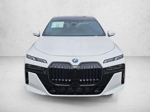 Alpine White 2026 BMW 750e i xDrive