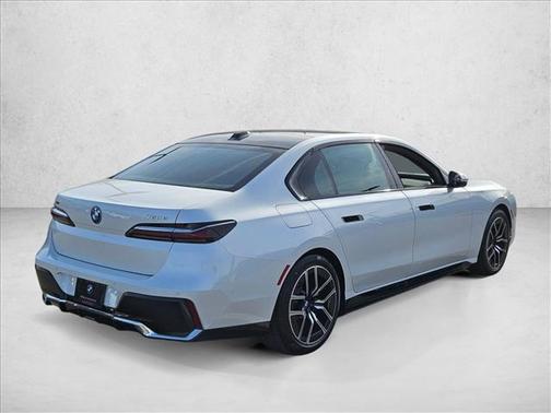 2026 BMW 750e i xDrive