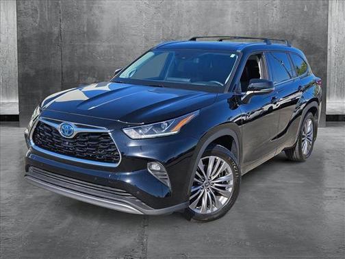 2022 Toyota Highlander Hybrid Platinum