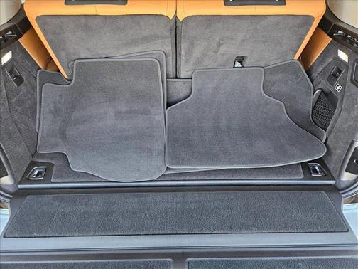 Mineral White Metallic 2025 BMW X7 xDrive40i