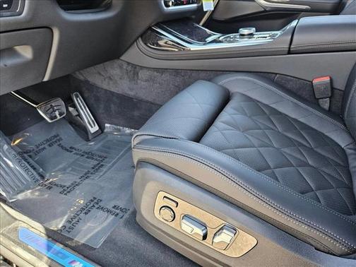 Black Sapphire Metallic 2027 BMW X7 xDrive40i