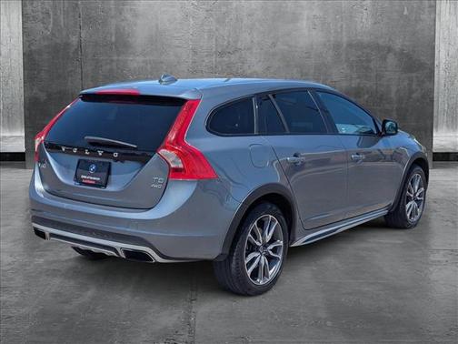 2018 Volvo V60 Cross Country T5