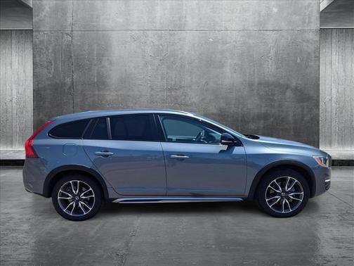 2018 Volvo V60 Cross Country T5