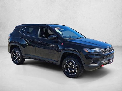 Diamond Black Crystal Pearlcoat 2024 Jeep Compass Trailhawk