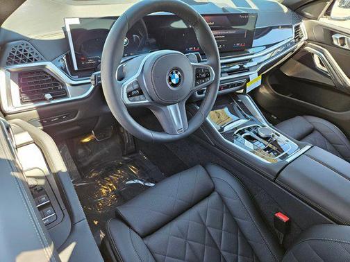 Mineral White Metallic 2026 BMW X6 xDrive40i
