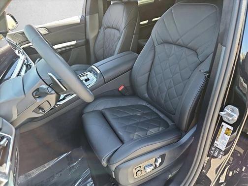 Black Sapphire Metallic 2027 BMW X7 xDrive40i