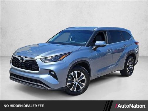 Moon Dust 2023 Toyota Highlander XLE